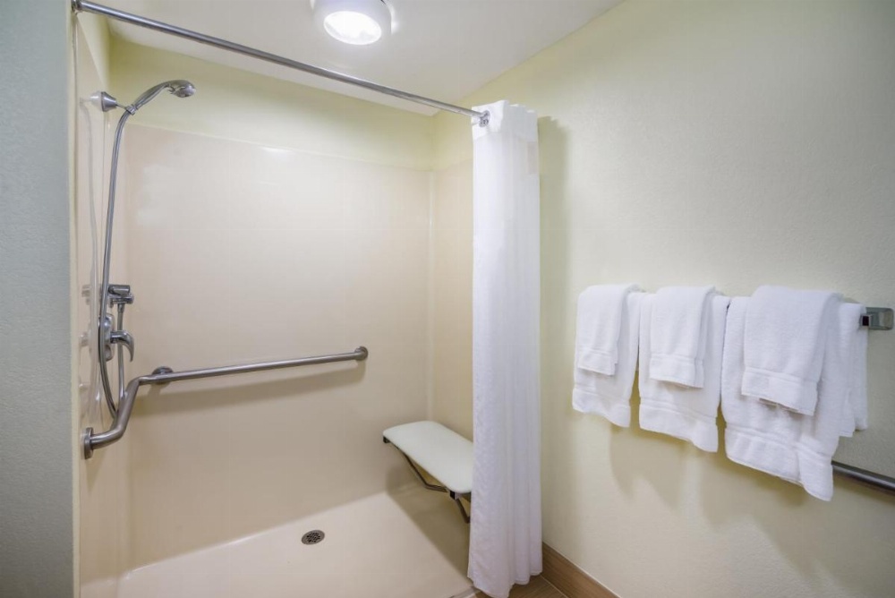 Holiday Inn Express Hotel & Suites-North East Image 11