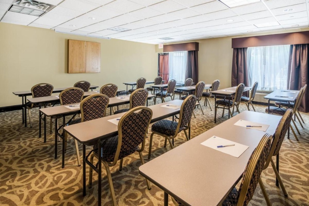 Holiday Inn Express Hotel & Suites-North East Image 23